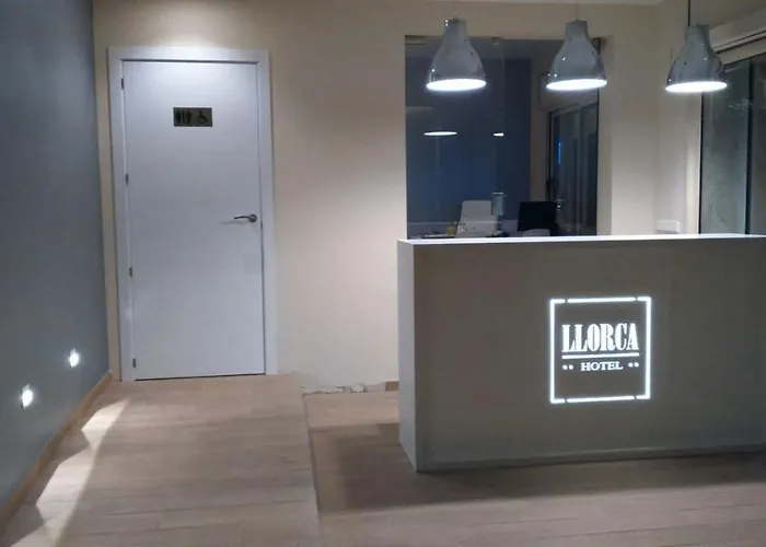 מלון Llorca 2*